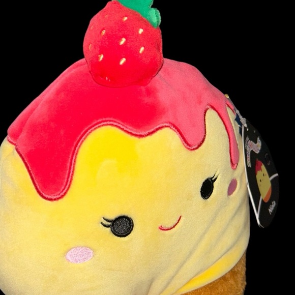 8-inch Niala the Strawberry Cheesecake Black Tag Select Series - Picture 9 of 9